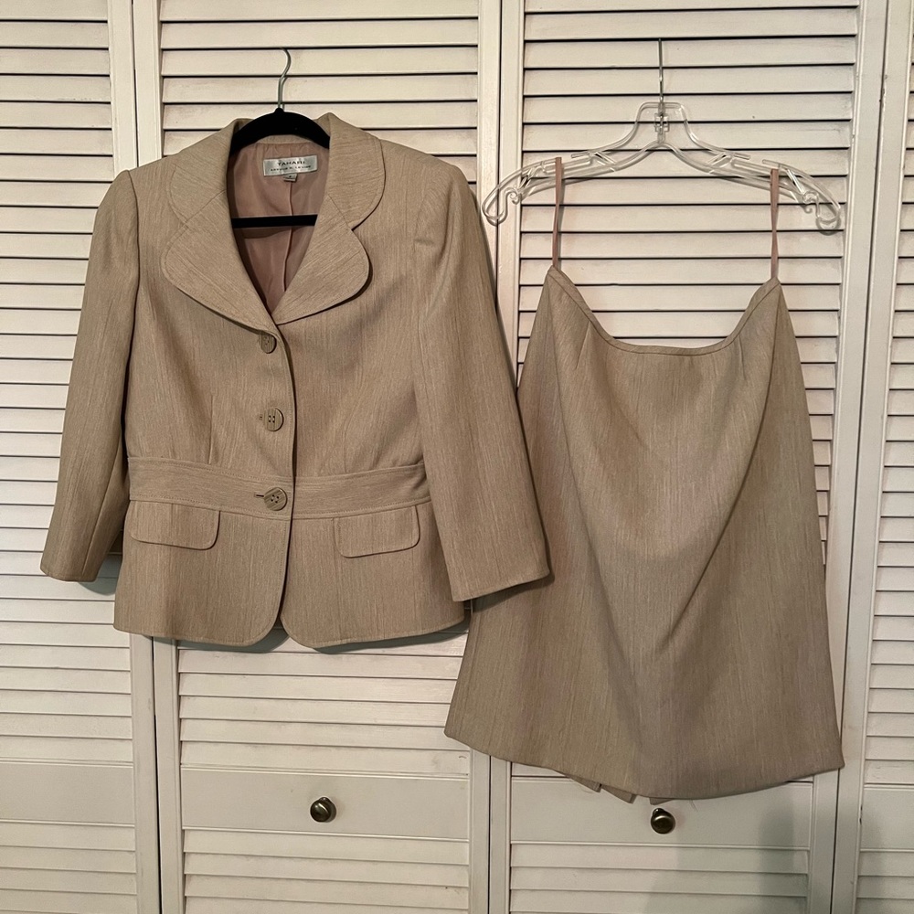Tahari Arthur Levine Skirt Suit (Size 8)